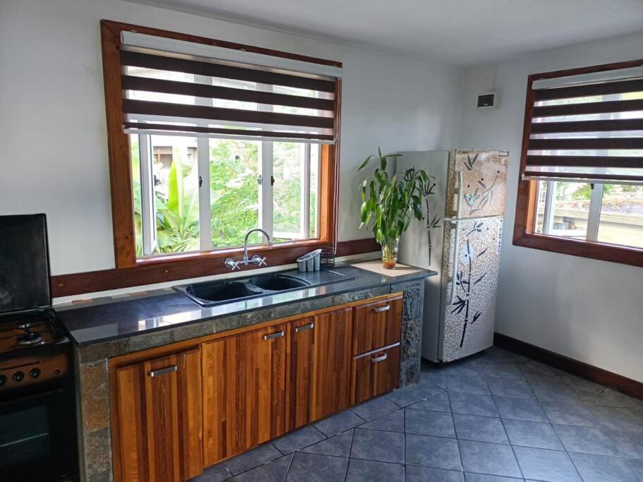 Surf House Holidays Ruisseau Creole Ngoại thất bức ảnh